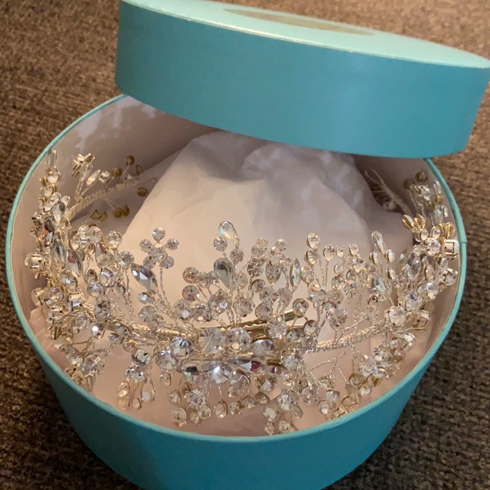 Bridal hair accessory